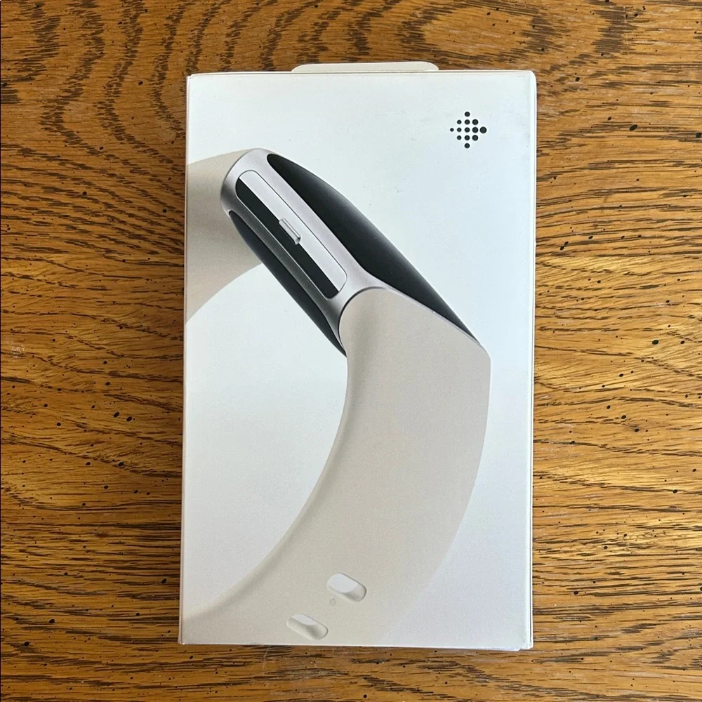 Fitbit Charge 6 Smartwatch - White - Picture 4 of 7